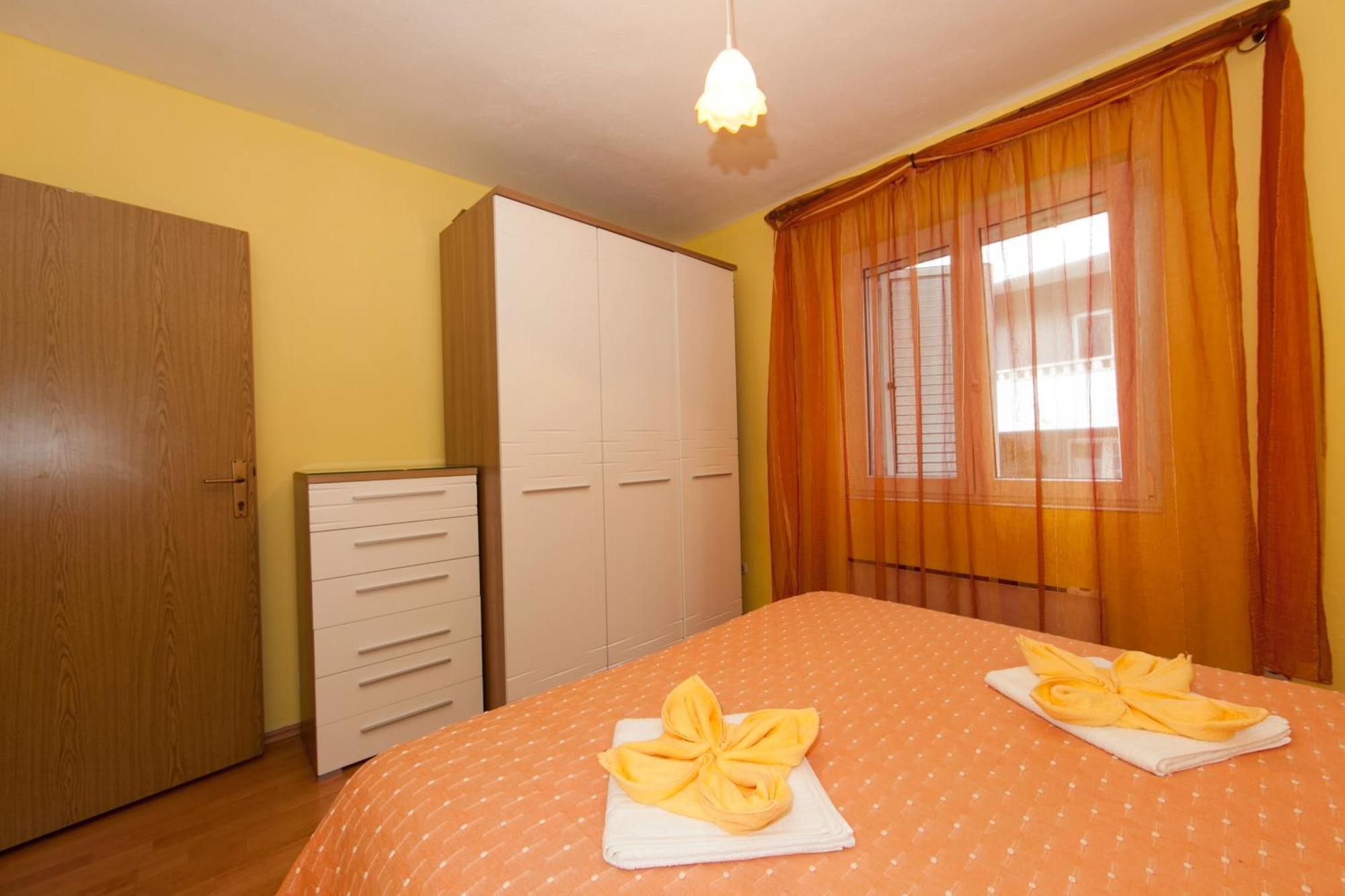 Apartmani Darinka Baška Voda Exteriör bild
