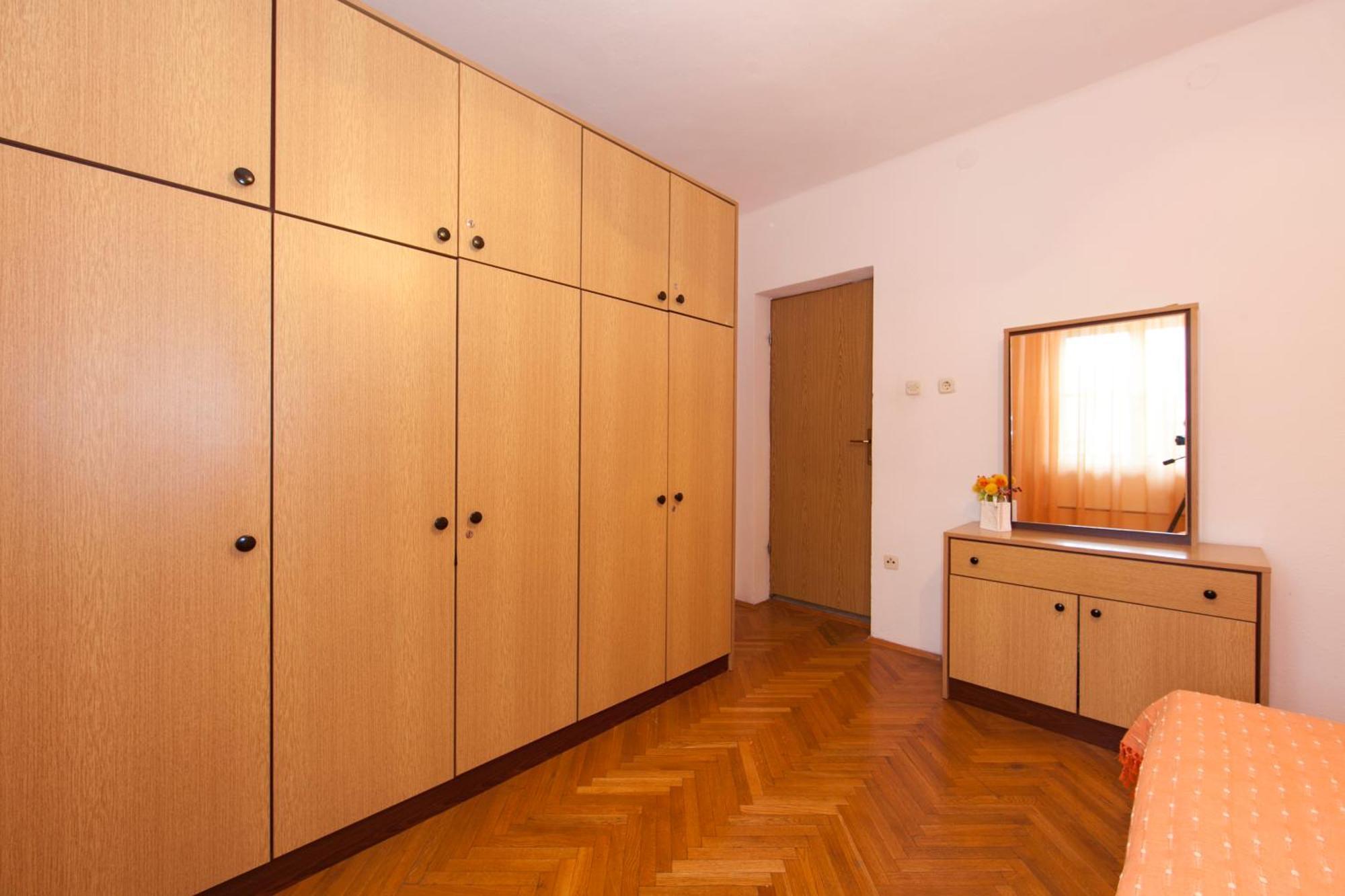 Apartmani Darinka Baška Voda Exteriör bild