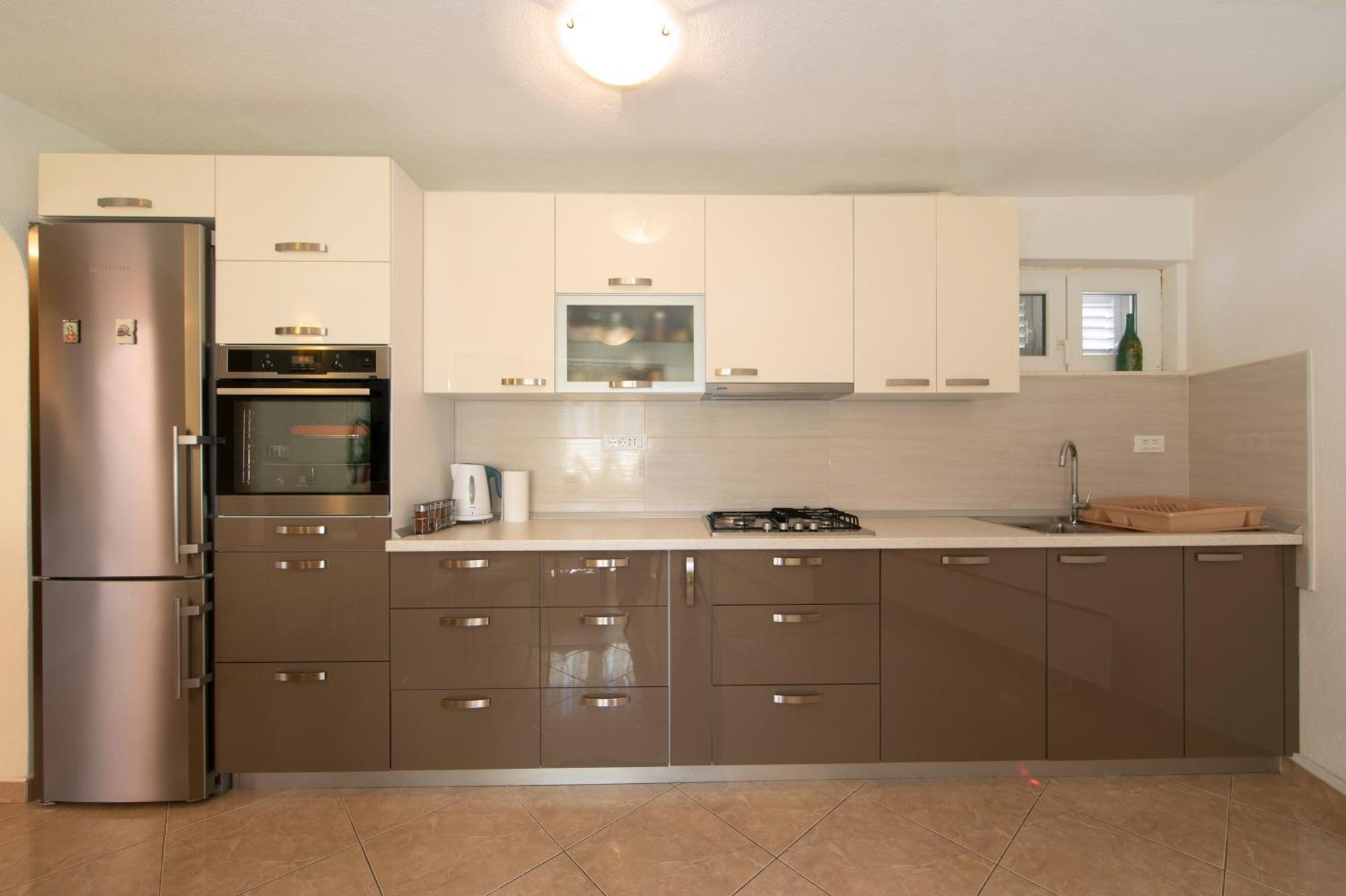 Apartmani Darinka Baška Voda Exteriör bild