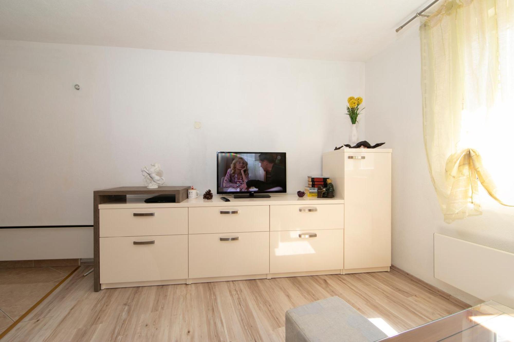 Apartmani Darinka Baška Voda Exteriör bild