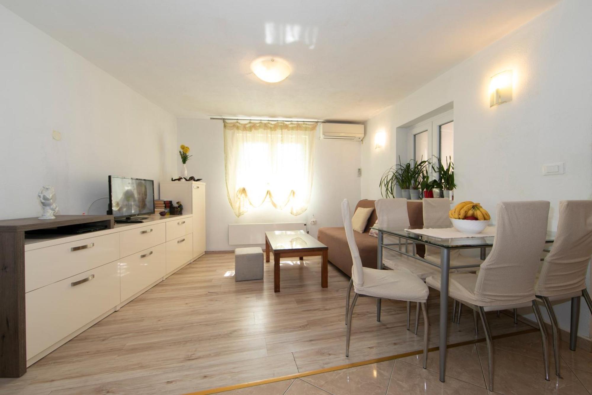 Apartmani Darinka Baška Voda Exteriör bild