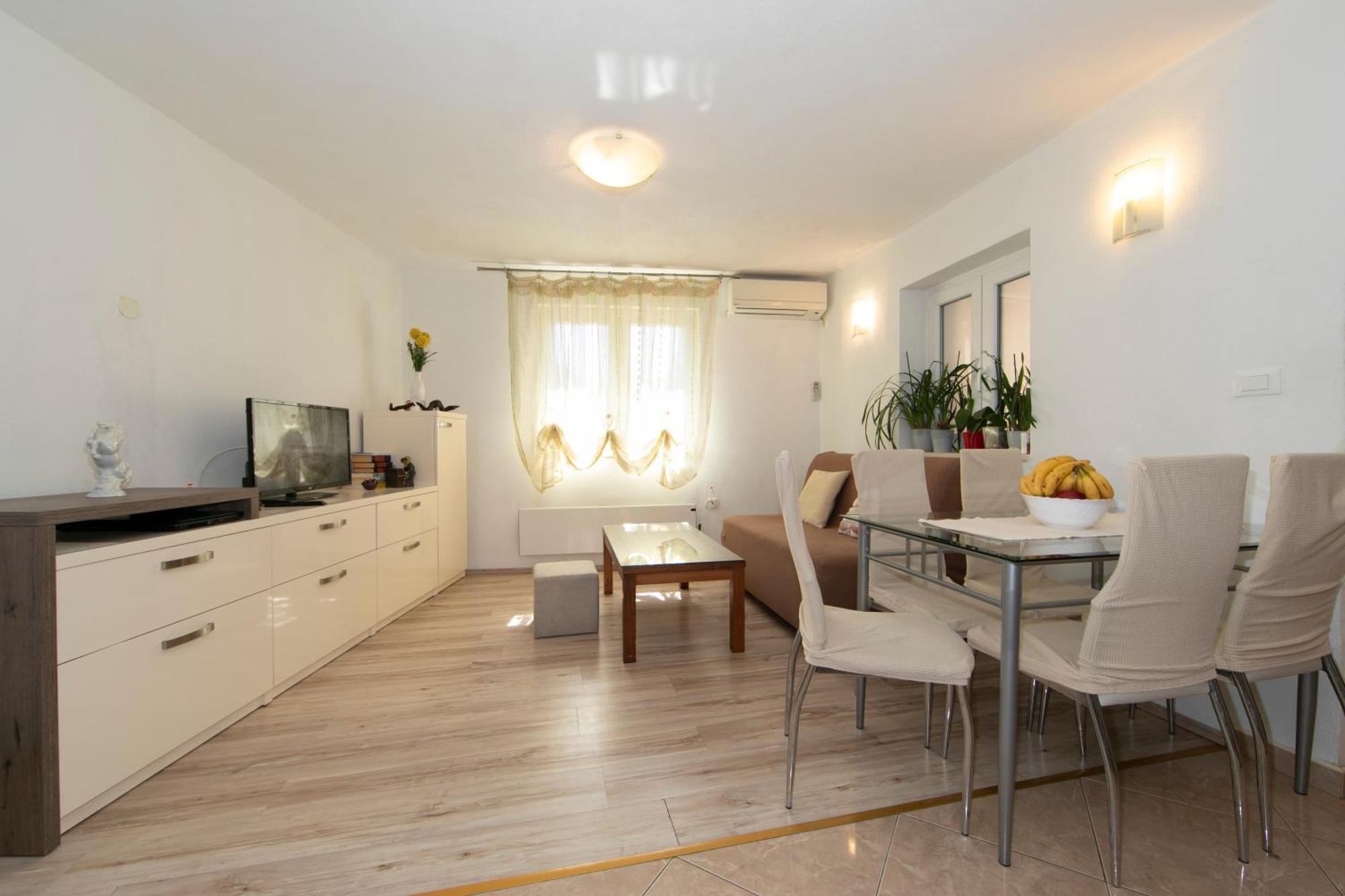 Apartmani Darinka Baška Voda Exteriör bild