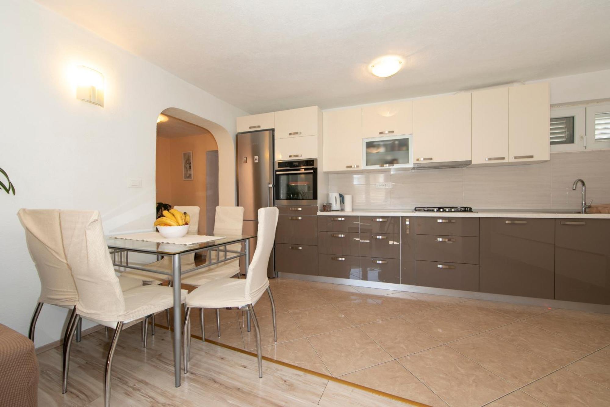 Apartmani Darinka Baška Voda Exteriör bild