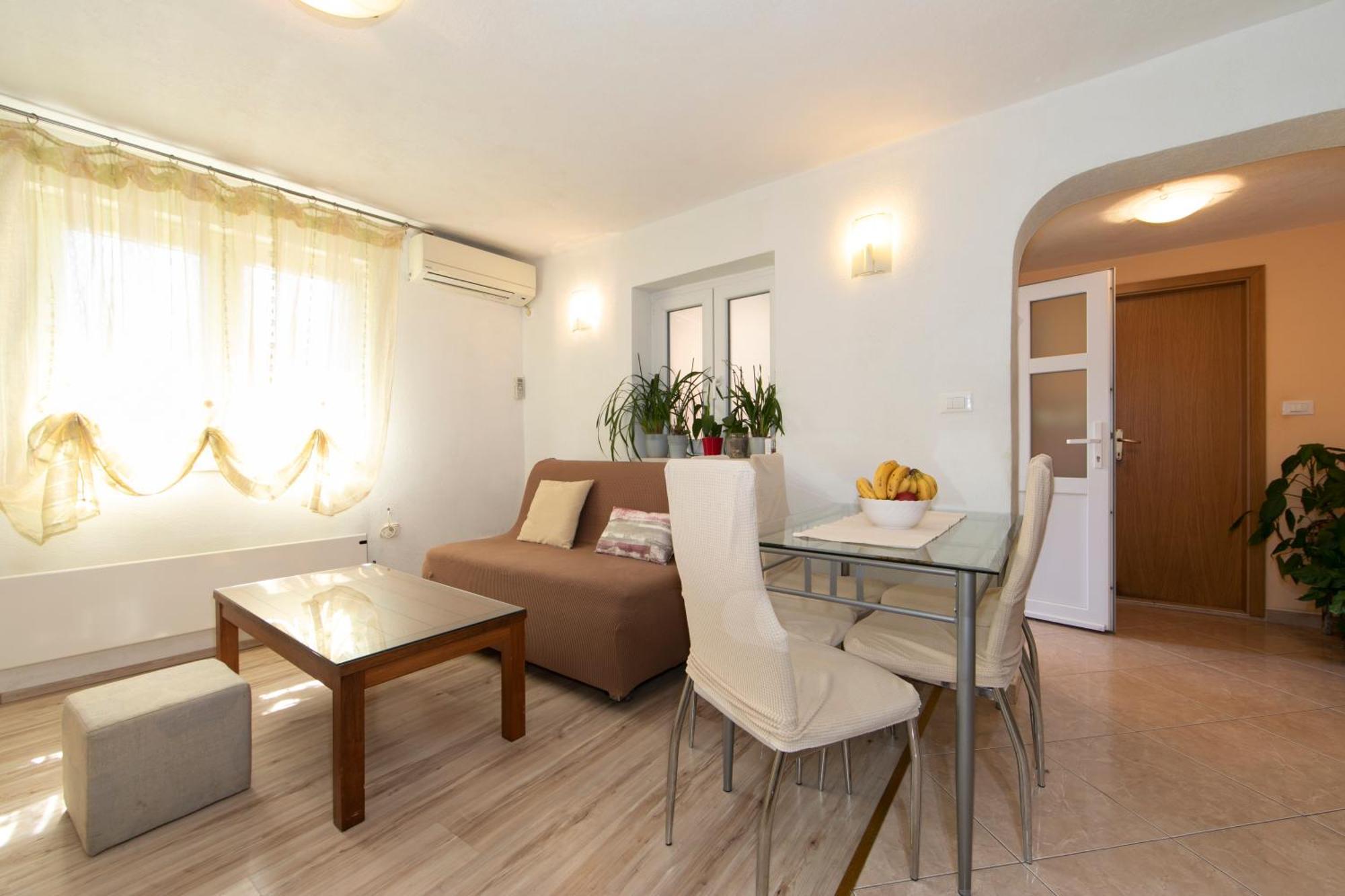 Apartmani Darinka Baška Voda Exteriör bild