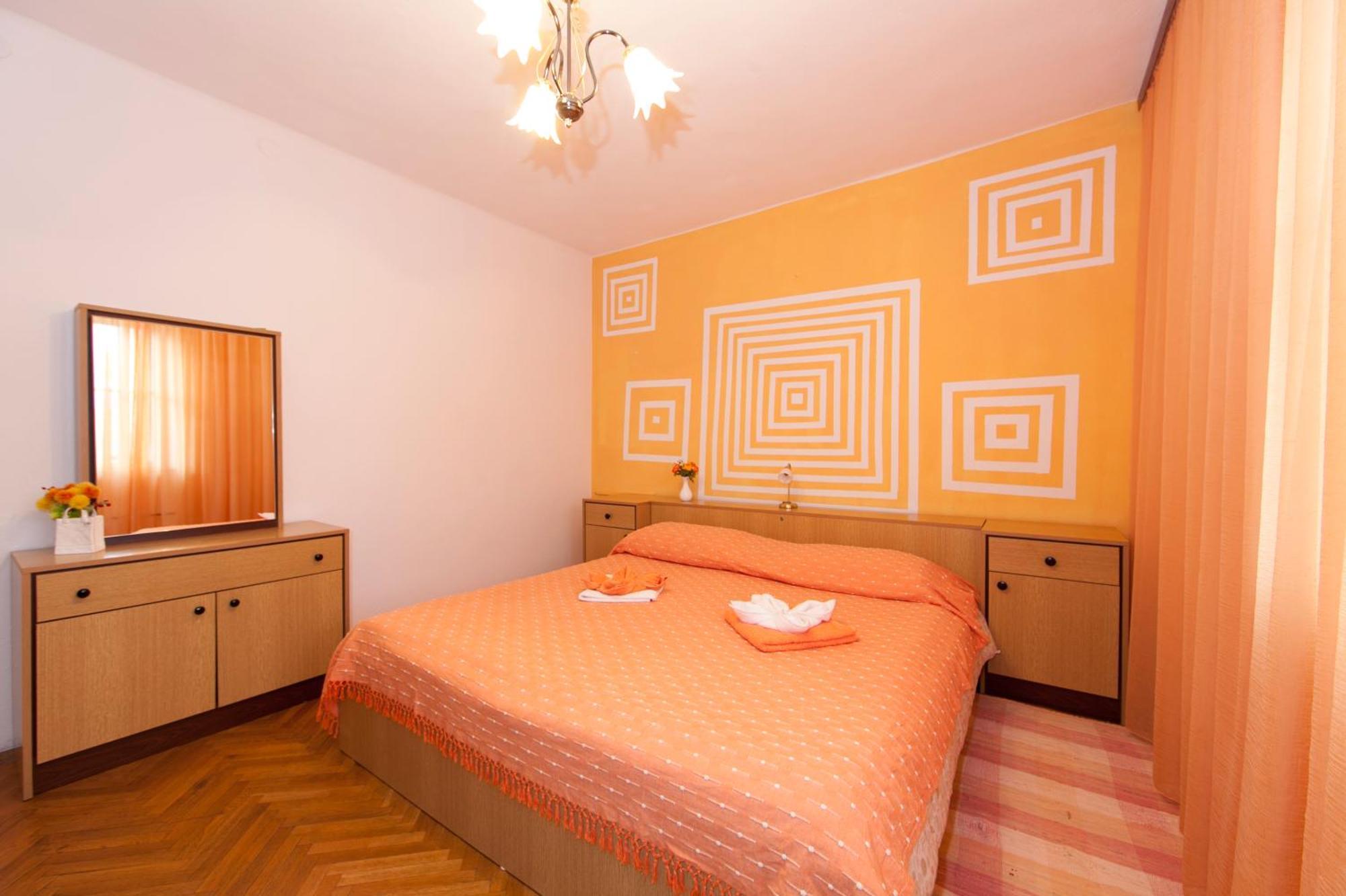 Apartmani Darinka Baška Voda Exteriör bild