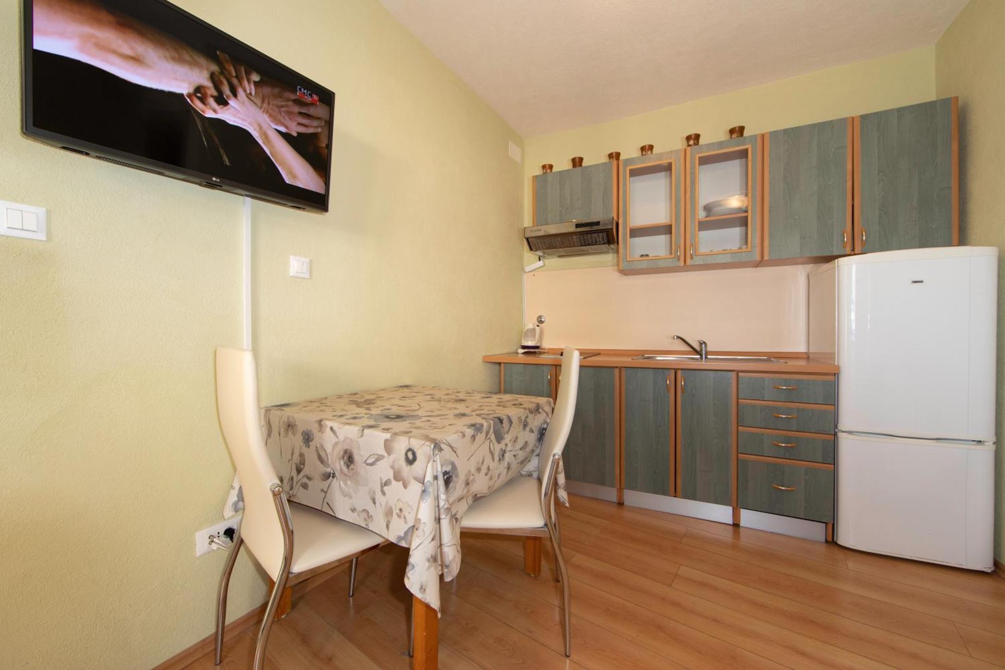 Apartmani Darinka Baška Voda Exteriör bild