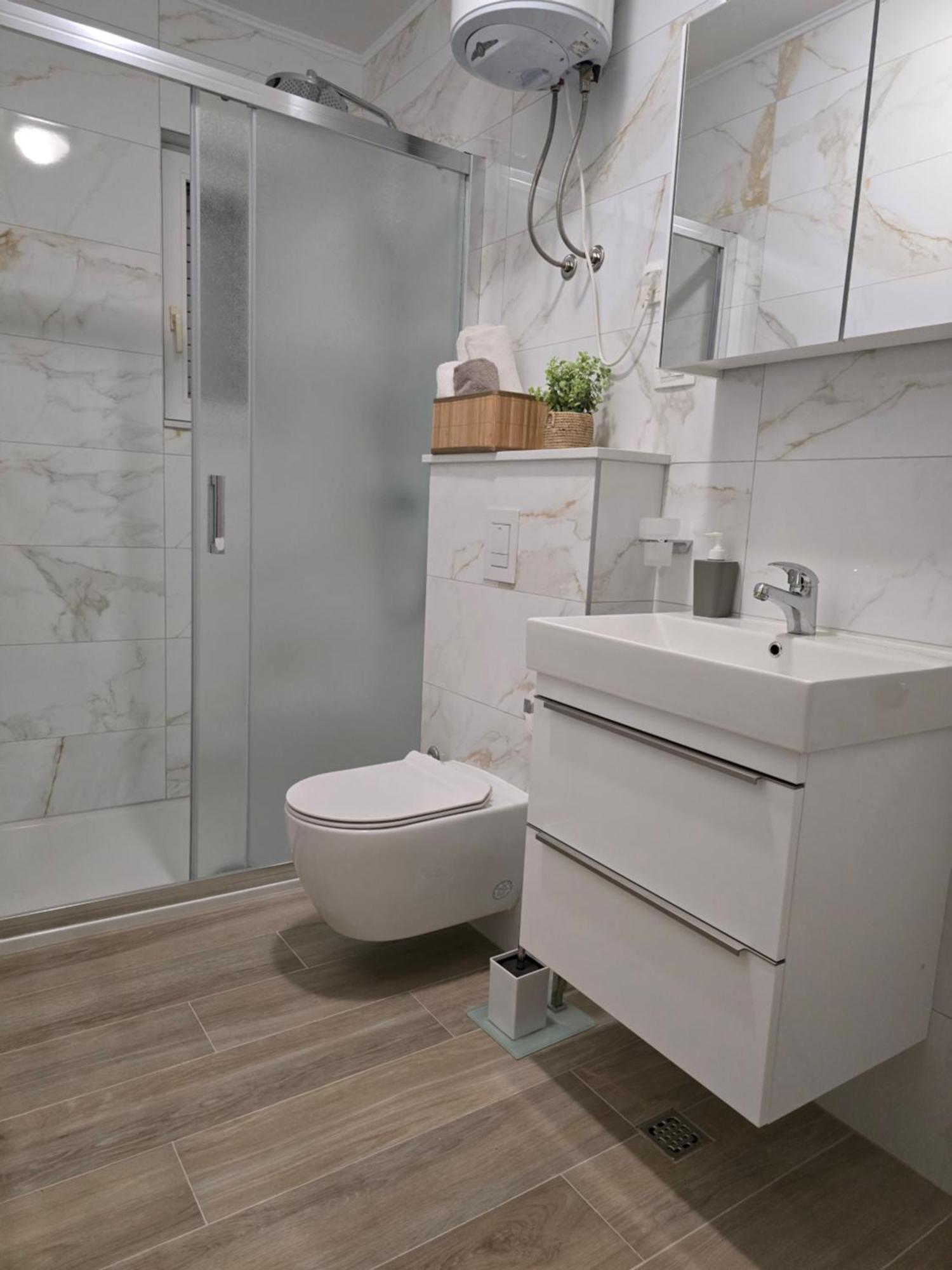 Apartmani Darinka Baška Voda Exteriör bild