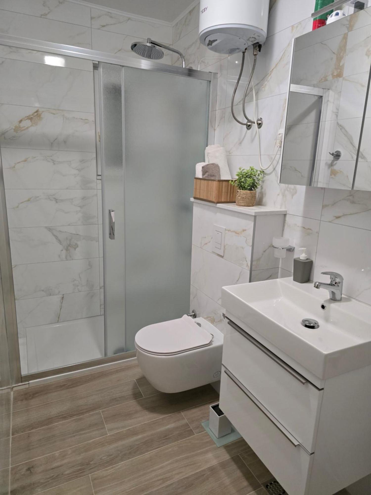 Apartmani Darinka Baška Voda Exteriör bild