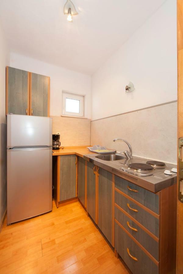 Apartmani Darinka Baška Voda Exteriör bild
