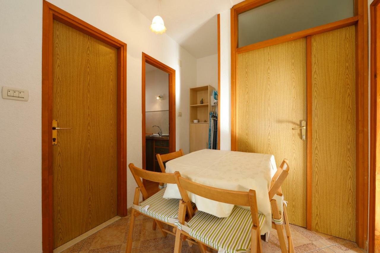 Apartmani Darinka Baška Voda Exteriör bild