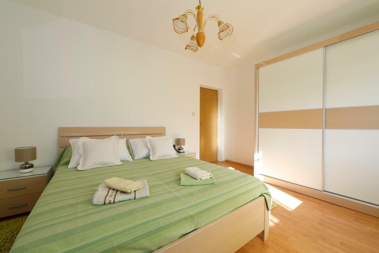 Apartmani Darinka Baška Voda Exteriör bild