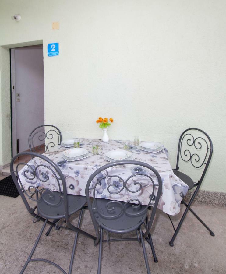 Apartmani Darinka Baška Voda Exteriör bild