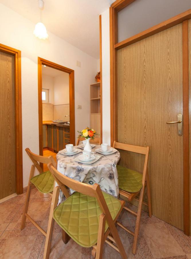 Apartmani Darinka Baška Voda Exteriör bild