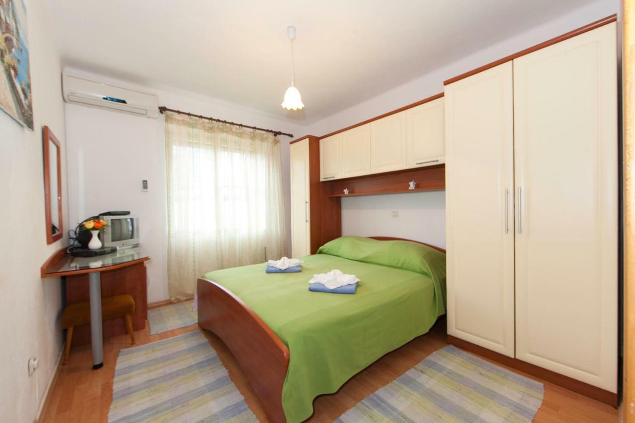Apartmani Darinka Baška Voda Exteriör bild