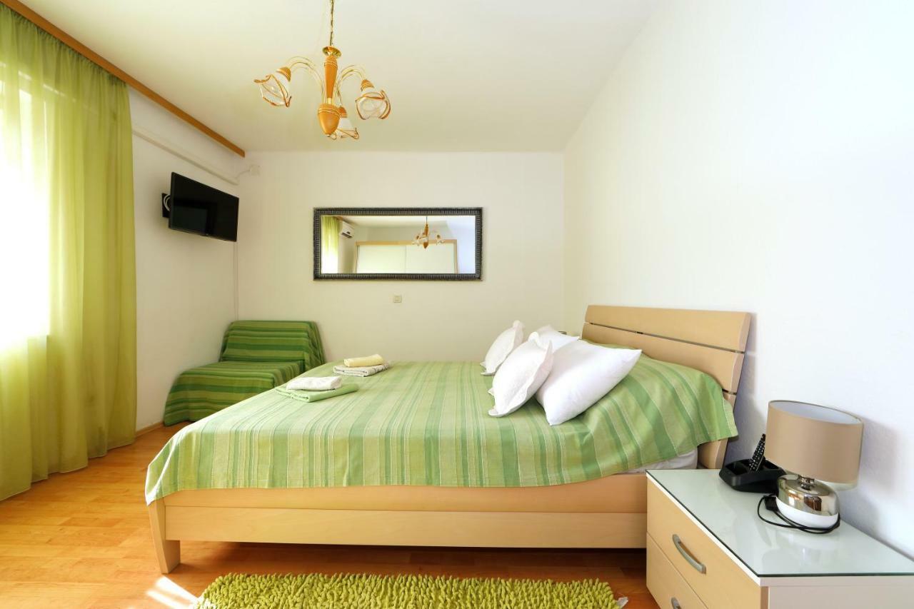 Apartmani Darinka Baška Voda Exteriör bild
