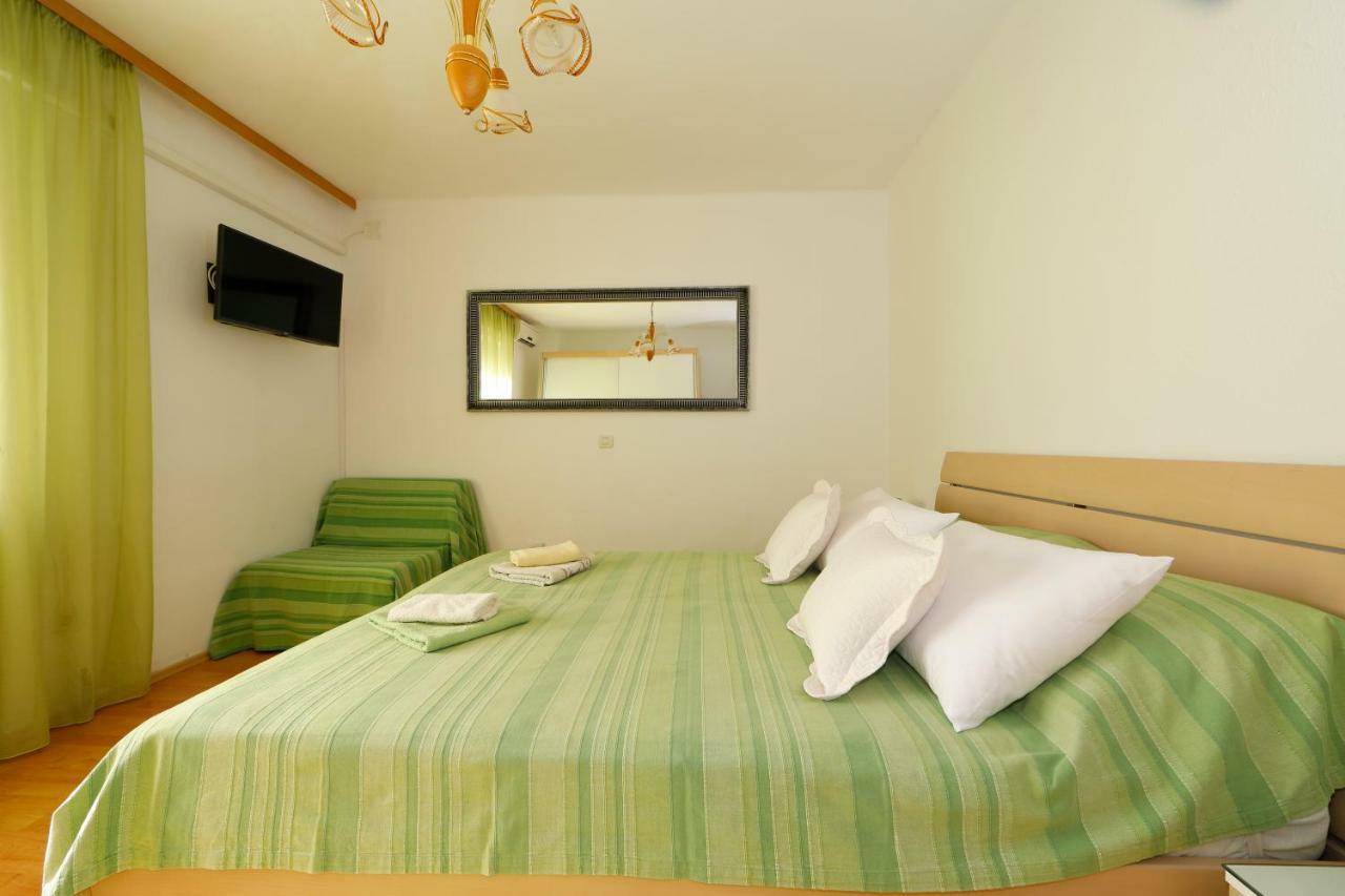 Apartmani Darinka Baška Voda Exteriör bild