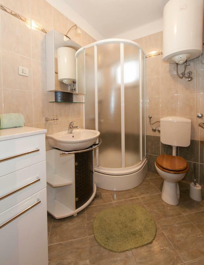 Apartmani Darinka Baška Voda Exteriör bild