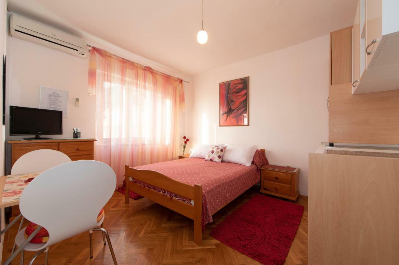 Apartmani Darinka Baška Voda Exteriör bild