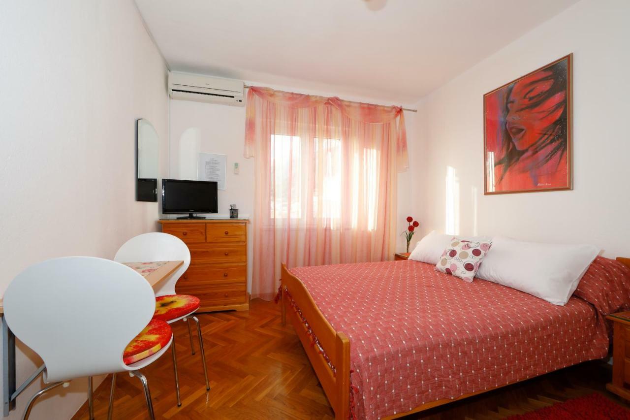 Apartmani Darinka Baška Voda Exteriör bild