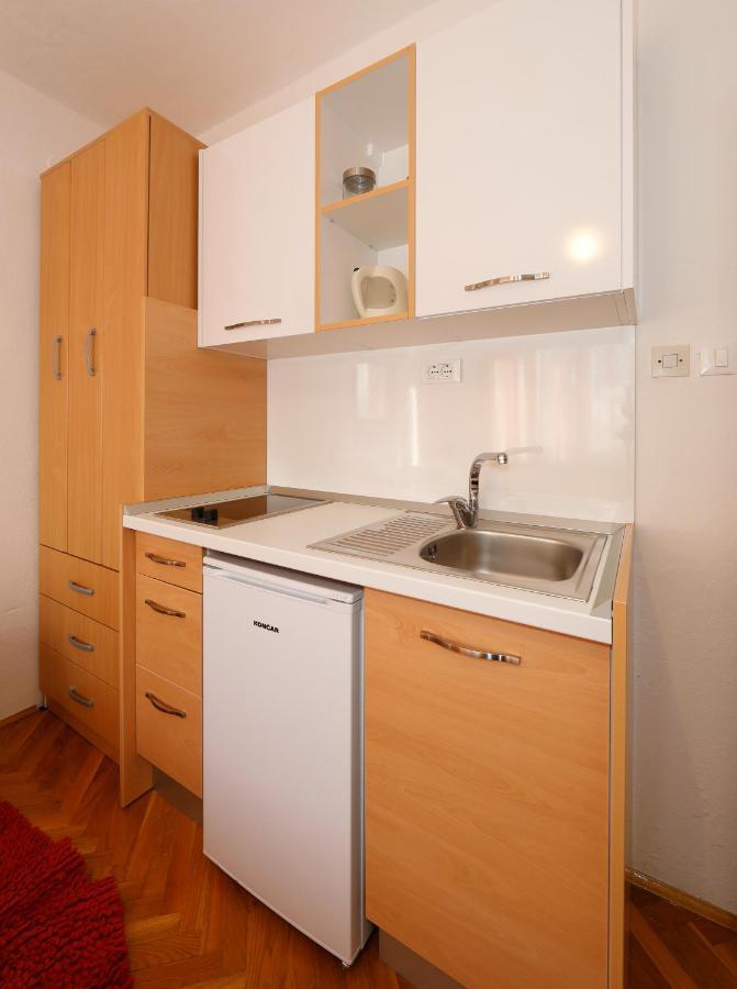 Apartmani Darinka Baška Voda Exteriör bild