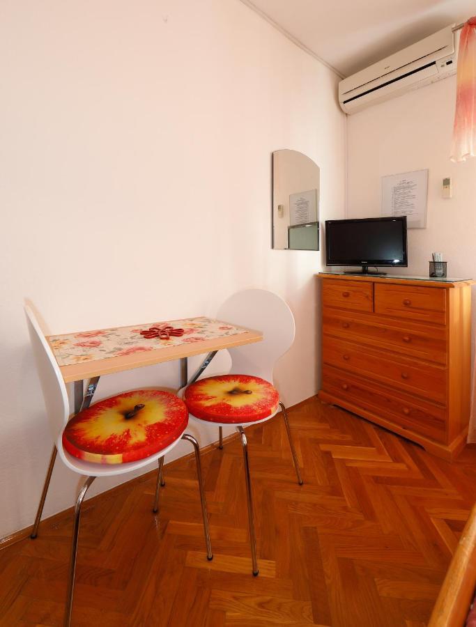 Apartmani Darinka Baška Voda Exteriör bild