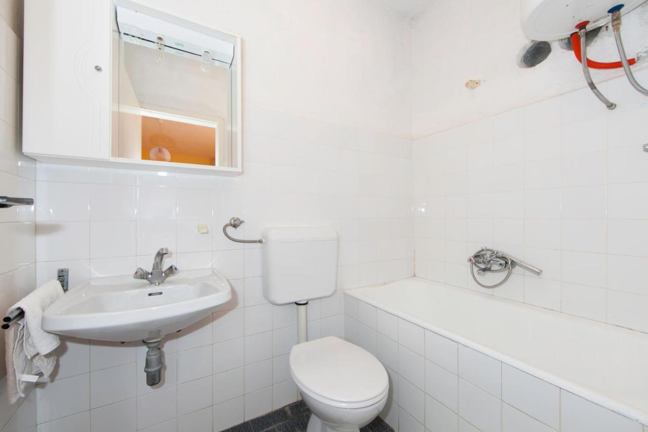 Apartmani Darinka Baška Voda Exteriör bild