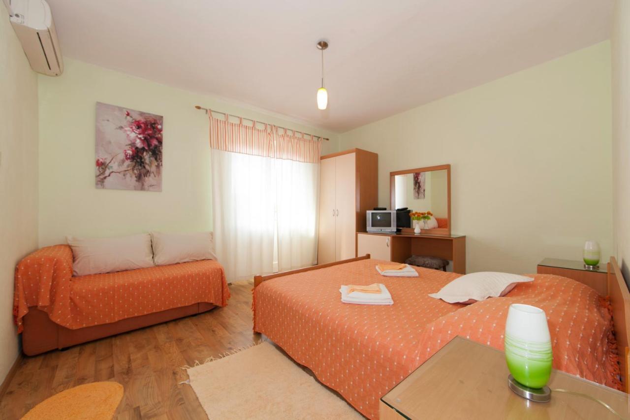 Apartmani Darinka Baška Voda Exteriör bild
